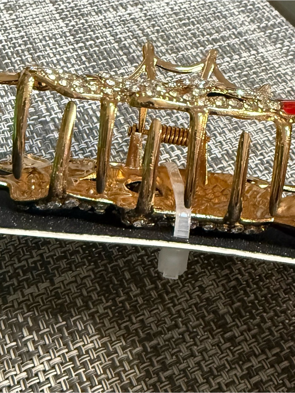 Nicole Miller Gold Crystal☠️ Skull Hair Claw Clip Red Rose🌹and 🍃Green Leaves - Picture 4 of 4
